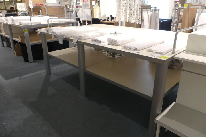 4x Warentisch, ohne Inhalt Maße in cm ca. 160 x 250